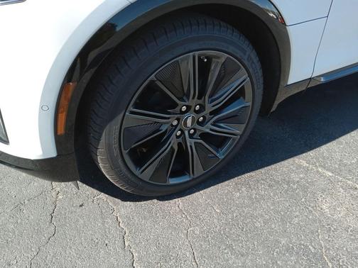 Crystal White Tricoat 2024 Cadillac LYRIQ Sport