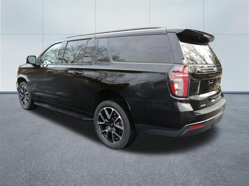 2023 Chevrolet Suburban RST