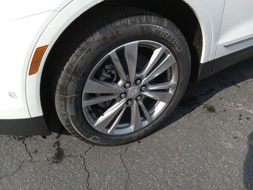 Crystal White Tricoat 2026 Cadillac XT5 Premium Luxury