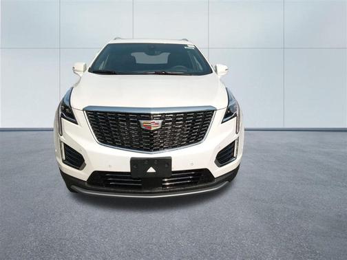 Crystal White Tricoat 2026 Cadillac XT5 Premium Luxury