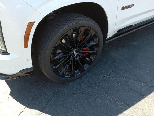 Crystal White Tricoat 2025 Cadillac Escalade V-Series