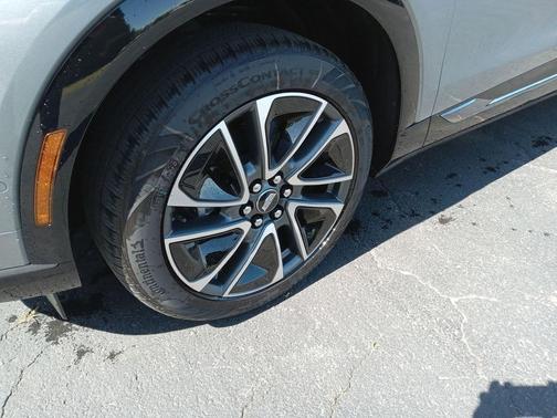 Argent Silver Metallic 2026 Cadillac OPTIQ Sport