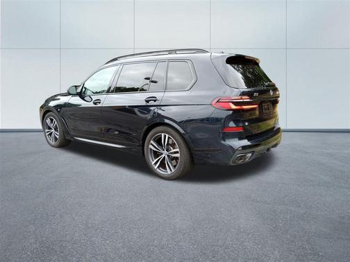 2024 BMW X7 M60i