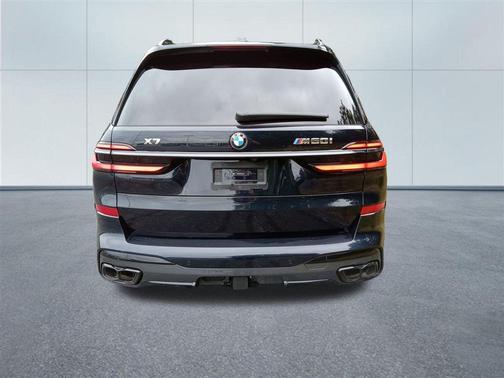 2024 BMW X7 M60i