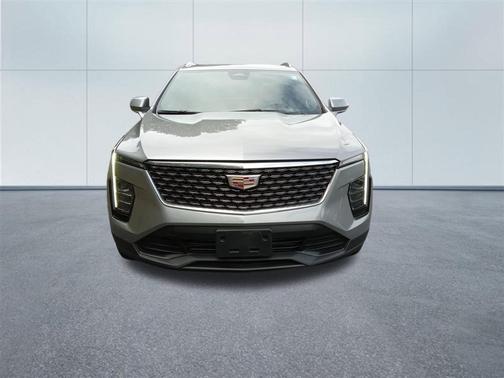 Argent Silver Metallic 2024 Cadillac XT4 Luxury