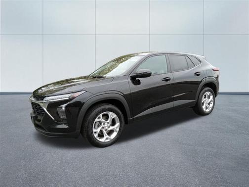 Mosaic Black Metallic 2025 Chevrolet Trax LS