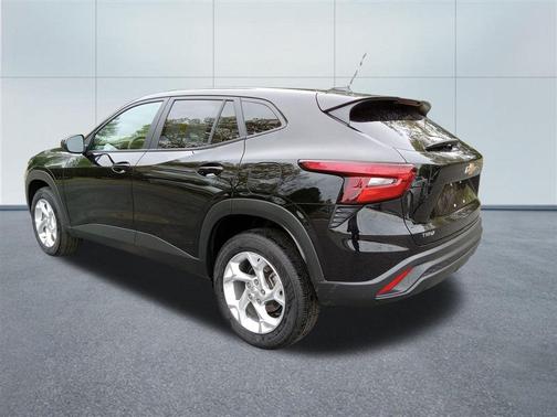 Mosaic Black Metallic 2025 Chevrolet Trax LS
