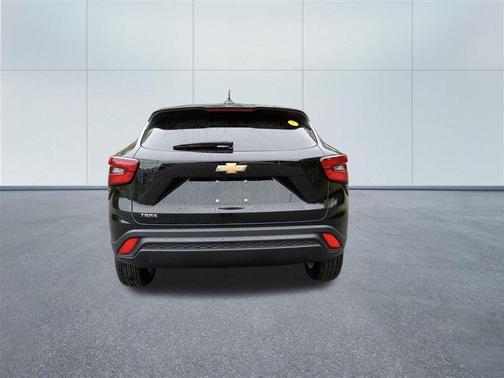 Mosaic Black Metallic 2025 Chevrolet Trax LS