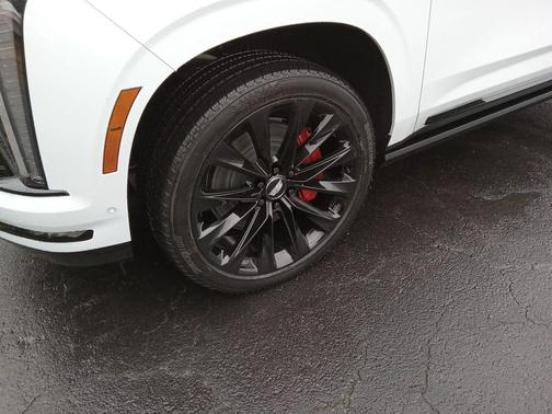 Vibrant White Tricoat 2026 Cadillac Escalade Sport Platinum