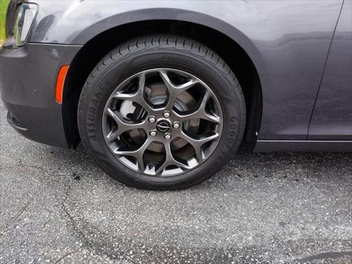 2018 Chrysler 300 S