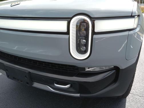 2024 Rivian R1S Adventure