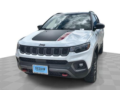 Bright White Clearcoat 2025 Jeep Compass Trailhawk