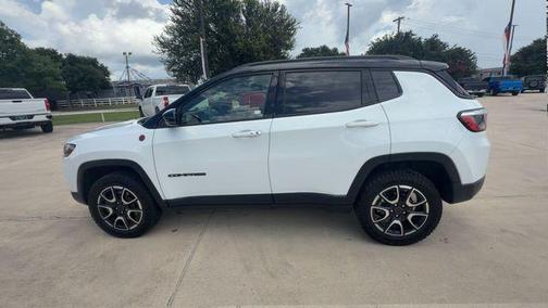 Bright White Clearcoat 2025 Jeep Compass Trailhawk