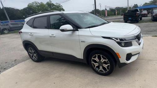 Snow White Pearl 2022 Kia Seltos EX