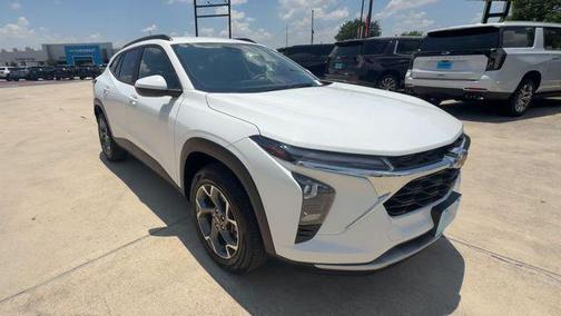 Summit White 2025 Chevrolet Trax LT
