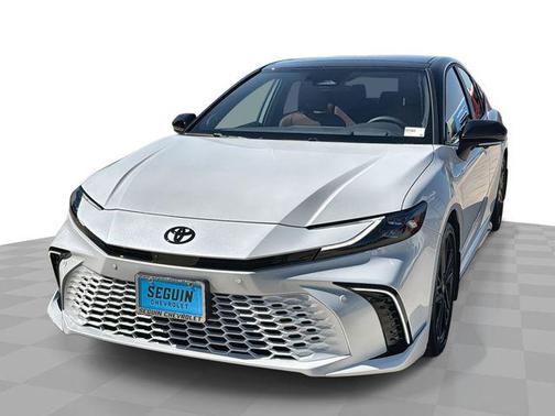 Wind Chill Pearl w/Midnight Black Metallic Roof 2026 Toyota Camry XSE
