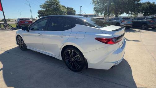 Wind Chill Pearl w/Midnight Black Metallic Roof 2026 Toyota Camry XSE