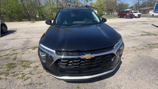 Mosaic Black Metallic 2025 Chevrolet Trax LT