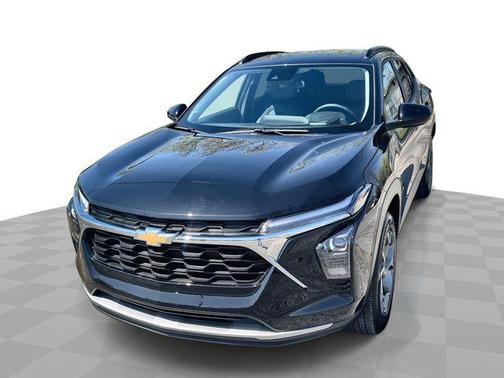 Mosaic Black Metallic 2025 Chevrolet Trax LT