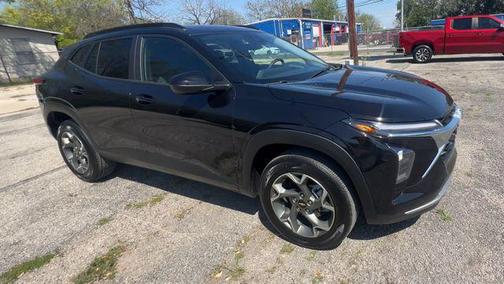 Mosaic Black Metallic 2025 Chevrolet Trax LT