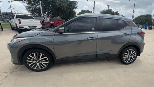 Gun Metallic 2021 Nissan Kicks SV