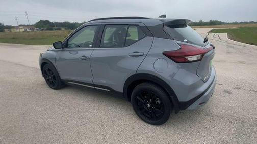 Boulder Gray Pearl 2023 Nissan Kicks SR