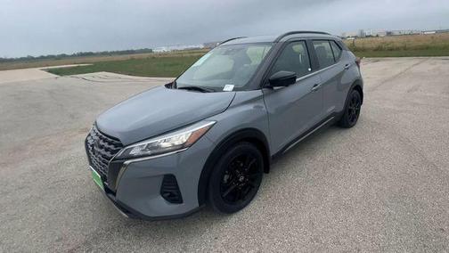 Boulder Gray Pearl 2023 Nissan Kicks SR