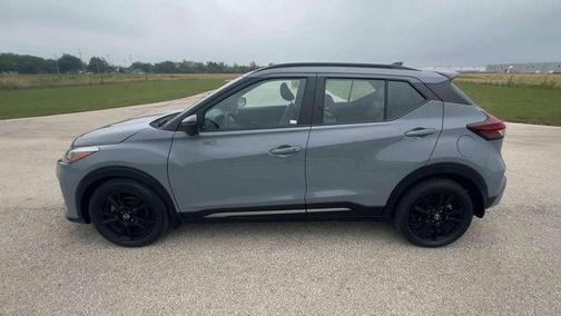 Boulder Gray Pearl 2023 Nissan Kicks SR