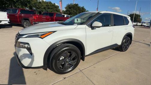 Everest White Pearl Tricoat 2026 Nissan Rogue SV