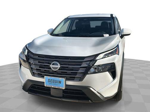 Everest White Pearl Tricoat 2026 Nissan Rogue SV
