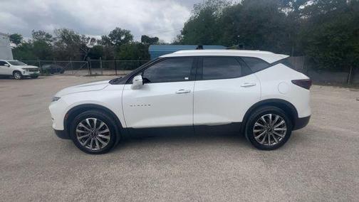 Iridescent Pearl Tricoat 2023 Chevrolet Blazer Premier