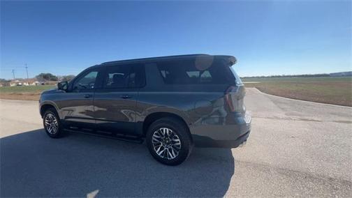 2025 Chevrolet Suburban 4WD Z71