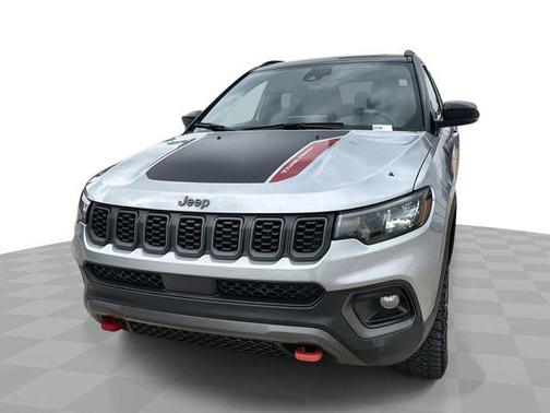 Silver Zynith Metallic Clearcoat 2025 Jeep Compass Trailhawk