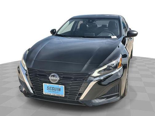 Super Black 2025 Nissan Altima 2.5 SV