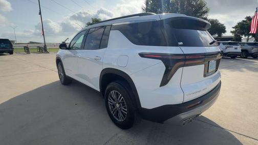 Summit White 2026 Chevrolet Traverse LT