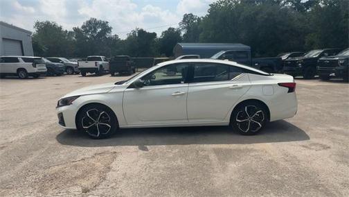 2023 Nissan Altima SR FWD