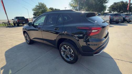 Mosaic Black Metallic 2025 Chevrolet Trax LT