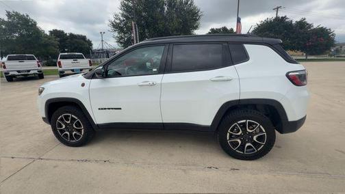 Bright White Clearcoat 2025 Jeep Compass Trailhawk