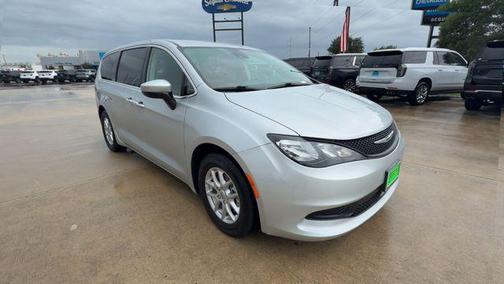 Silver Mist Clearcoat 2023 Chrysler Voyager LX