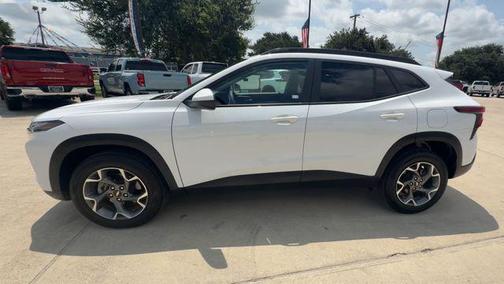 Summit White 2025 Chevrolet Trax LT