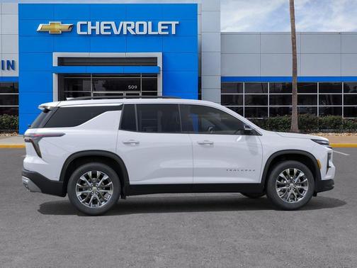 Polar White Tricoat 2026 Chevrolet Traverse LT