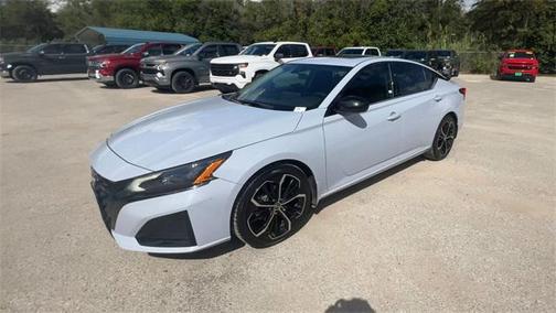 2023 Nissan Altima SR FWD