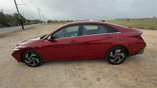 2025 Hyundai ELANTRA SEL