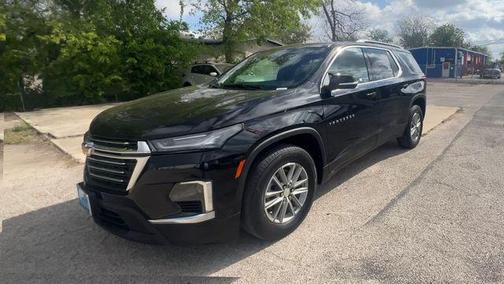 Mosaic Black Metallic 2022 Chevrolet Traverse LT Cloth