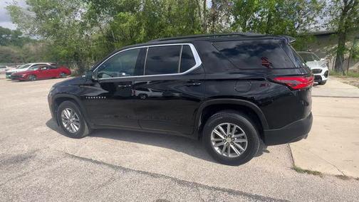 Mosaic Black Metallic 2022 Chevrolet Traverse LT Cloth