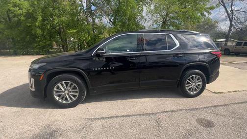 Mosaic Black Metallic 2022 Chevrolet Traverse LT Cloth