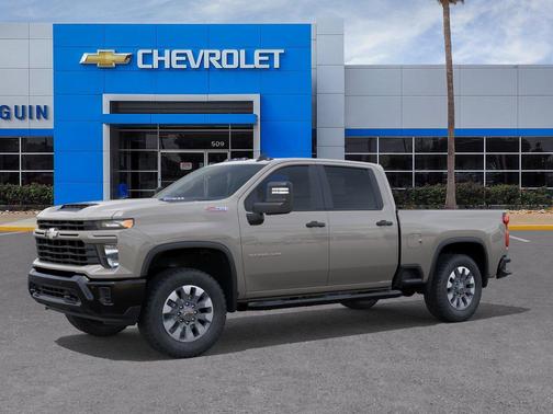 White Sands 2026 Chevrolet Silverado 2500 Custom