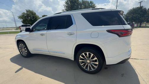 Summit White 2023 Chevrolet Traverse Premier