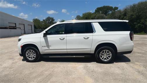 2023 Chevrolet Suburban LT