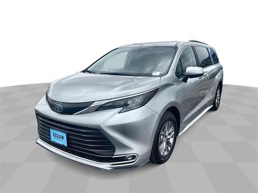 2024 Toyota Sienna XLE 8 Passenger